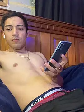 Snapshot of Tupapi696969q chatting on 05.13.26 Tupapi696969q online show from 05.13.26