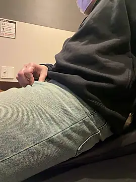 Snapshot of yuuuuusuke00 chatting on 02.13.26 yuuuuusuke00 online show from 02.13.26