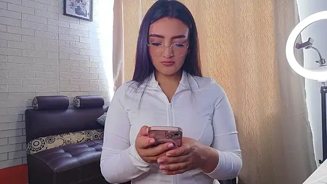 Snapshot of Catalu_x chatting on 04.02.26 Catalu x online show from 04.02.26