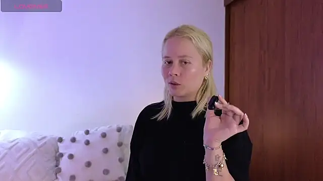 Snapshot of zoee__sweet chatting on 04.13.26 zoee sweet online show from 04.13.26