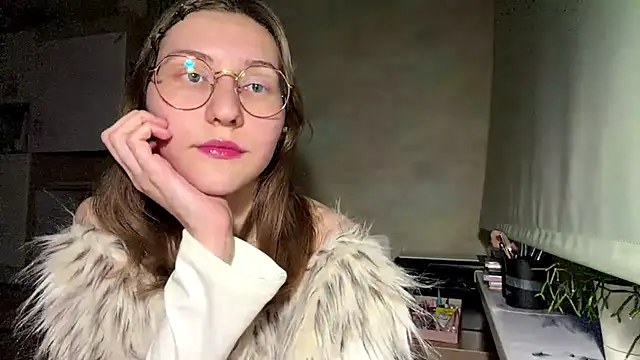 Miaaa Moon online show from 04.22.26