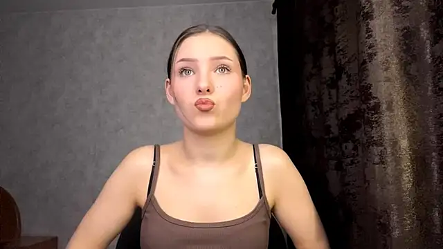 FoxieFlare online show from 02.10.26