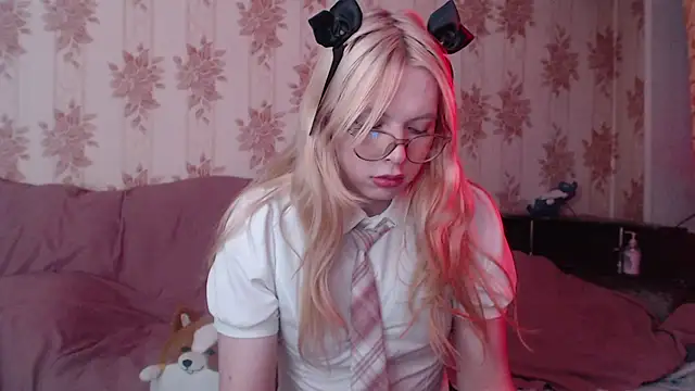 Snapshot of Cutie_Bambi chatting on 02.07.26 Cutie Bambi online show from 02.07.26