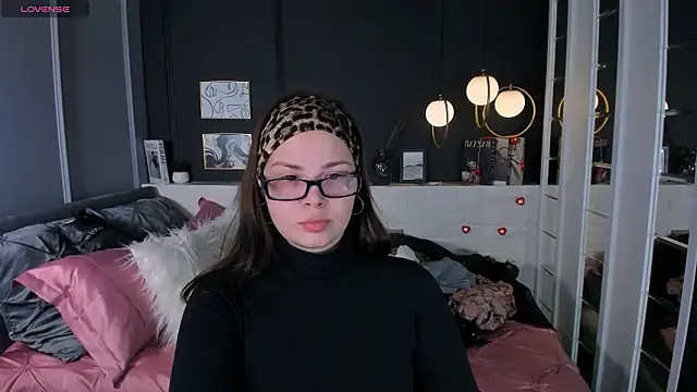 Maykinkya online show from 02.25.26