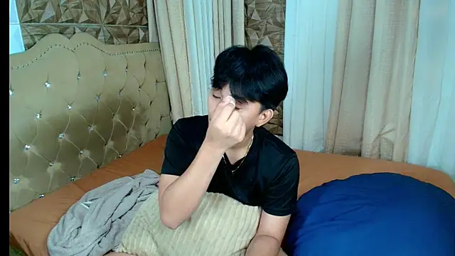 Snapshot of xlovercutietwink chatting on 02.10.26 xlovercutietwink online show from 02.10.26