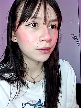 Snapshot of MikasaxX_ chatting on 05.17.26 MikasaxX online show from 05.17.26