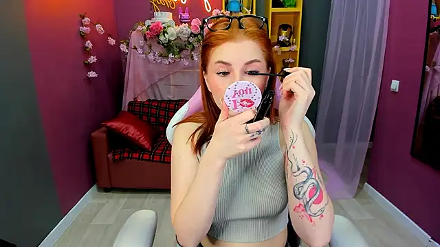 Snapshot of MiraBoom chatting on 03.12.26 MiraBoom online show from 03.12.26