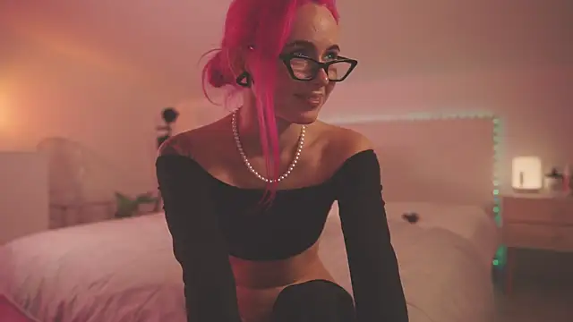 Sarah Pink online show from 12.01.24