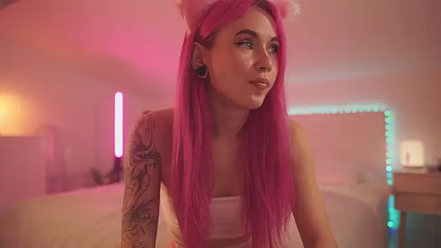 Sarah Pink online show from 01.24.25