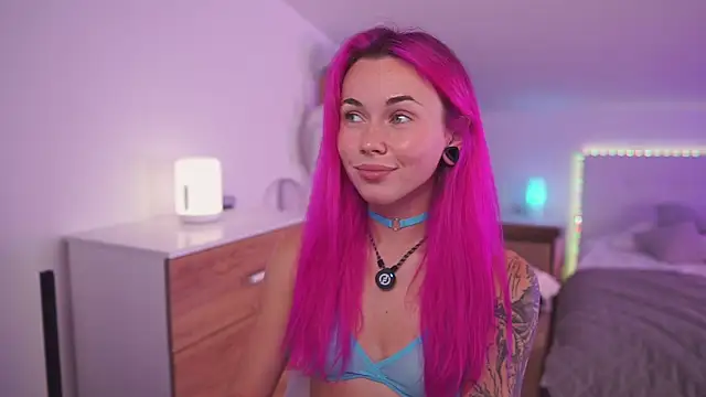 Sarah Pink online show from 09.11.25