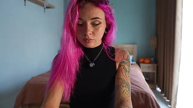 Sarah Pink online show from 10.30.25