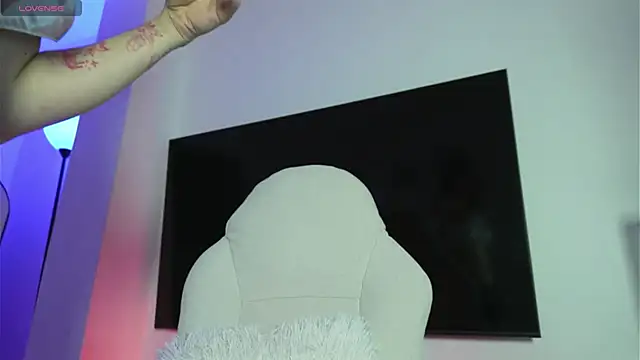 Snapshot of Just_Lu chatting on 03.05.26 Just Lu online show from 03.05.26