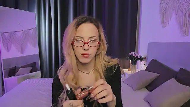 Tiffany  King online show from 04.30.26