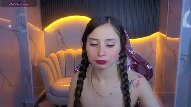 Snapshot of Ariana18_b chatting on 05.22.26 Ariana18 b online show from 05.22.26