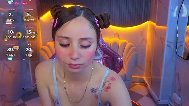 Snapshot of Ariana18_b chatting on 06.06.26 Ariana18 b online show from 06.06.26
