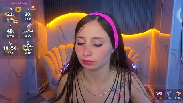 Snapshot of Ariana18_b chatting on 06.08.26 Ariana18 b online show from 06.08.26