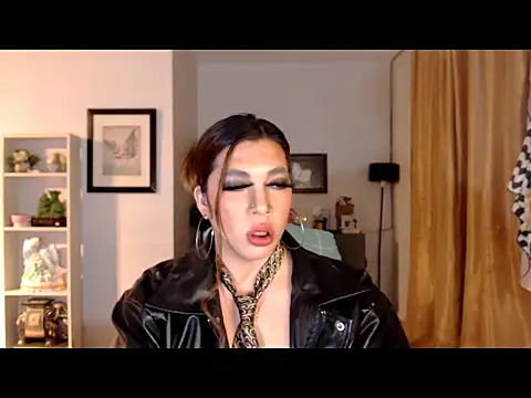 Snapshot of tsbigmilk chatting on 02.06.26 tsbigmilk online show from 02.06.26