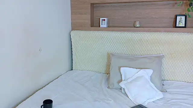 VioletBloomm online show from 02.25.26