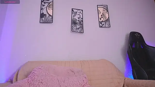 loveegirll1 online show from 04.21.26