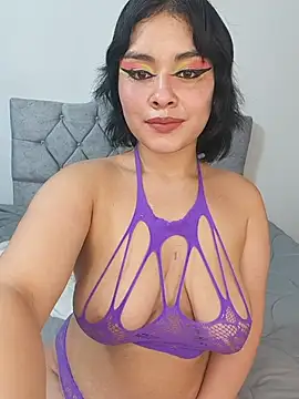 Snapshot of zoe_love18 chatting on 05.19.26 zoe love18 online show from 05.19.26