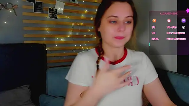 Alice Wanderr online show from 03.16.26