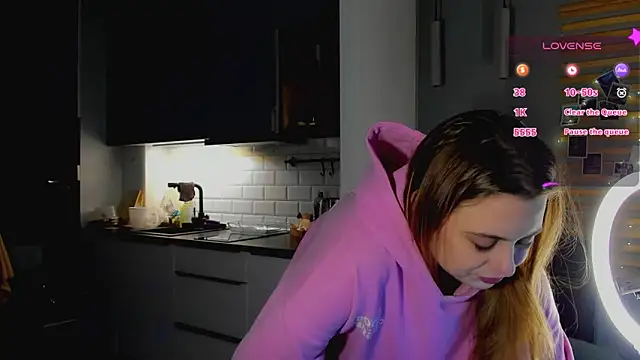 Alice Wanderr online show from 03.16.26