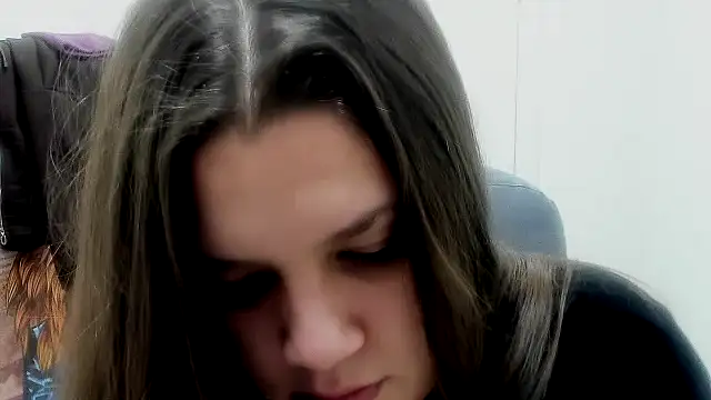 Snapshot of Maddinia chatting on 02.11.26 Maddinia online show from 02.11.26