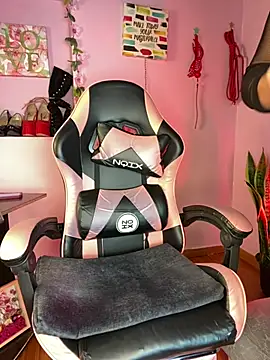 kenia thompsom01 online show from 03.05.26