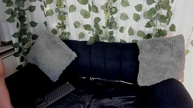 chloe petite2 online show from 05.02.26