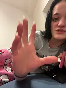 LeonieClaire online show from 02.15.26