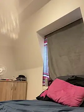 LeonieClaire online show from 03.05.26