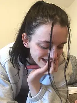 LeonieClaire online show from 03.17.26