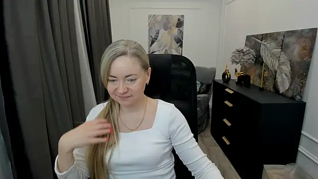 CharlotteKerti online show from 04.21.26