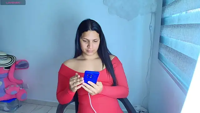Snapshot of alys_love chatting on 07.25.26 alys love online show from 07.25.26