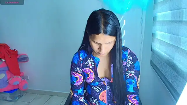 Snapshot of alys_love chatting on 07.28.26 alys love online show from 07.28.26