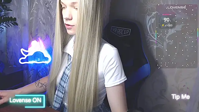 Snapshot of Shiny_Victoria chatting on 06.27.26 Shiny Victoria online show from 06.27.26
