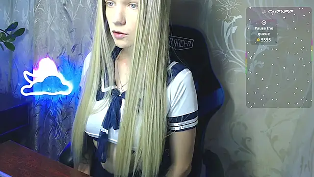 Snapshot of Shiny_Victoria chatting on 07.17.26 Shiny Victoria online show from 07.17.26
