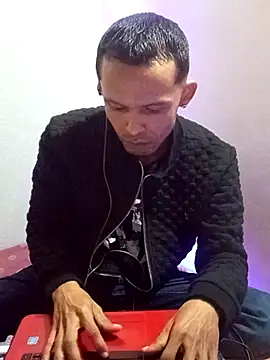 Snapshot of DeivisDeejay chatting on 03.12.26 DeivisDeejay online show from 03.12.26