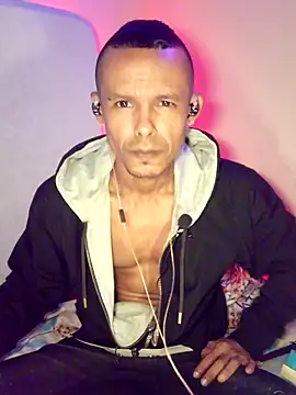 Snapshot of DeivisDeejay chatting on 04.04.26 DeivisDeejay online show from 04.04.26