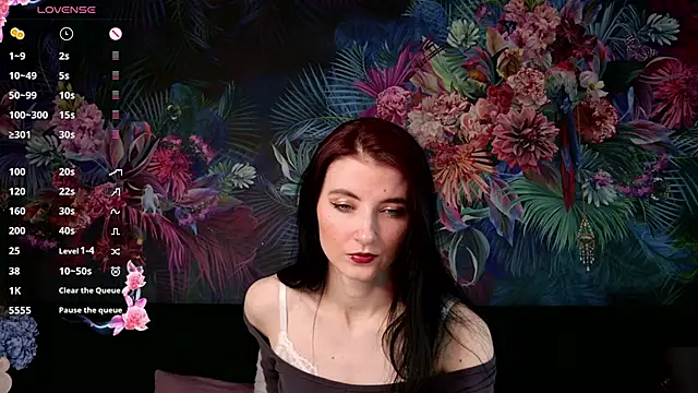 NicoleLuxe online show from 04.24.26