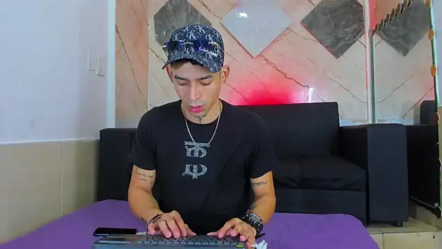 Snapshot of biig_boy chatting on 03.09.26 biig boy online show from 03.09.26