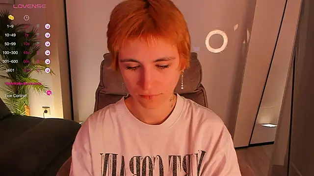 Snapshot of AutumnWhisper chatting on 02.12.26 AutumnWhisper online show from 02.12.26