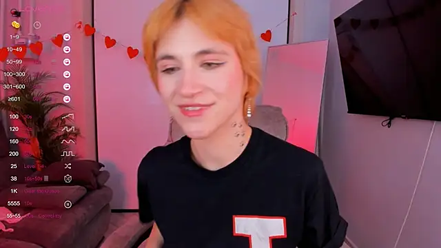 Snapshot of AutumnWhisper chatting on 04.08.26 AutumnWhisper online show from 04.08.26