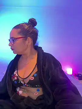 Snapshot of MelOnlyOf chatting on 03.10.26 MelOnlyOf online show from 03.10.26