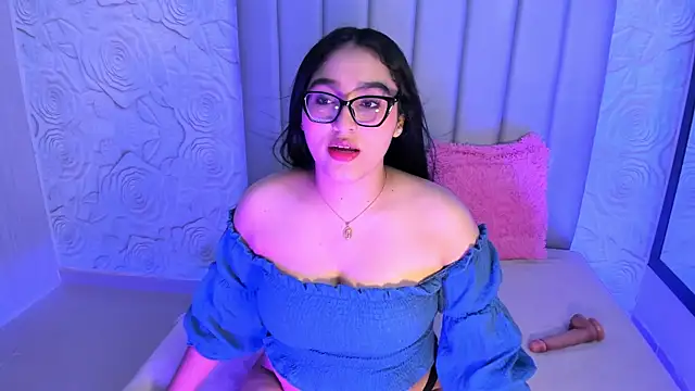 Snapshot of Lya_dubois_ chatting on 07.04.26 Lya dubois online show from 07.04.26