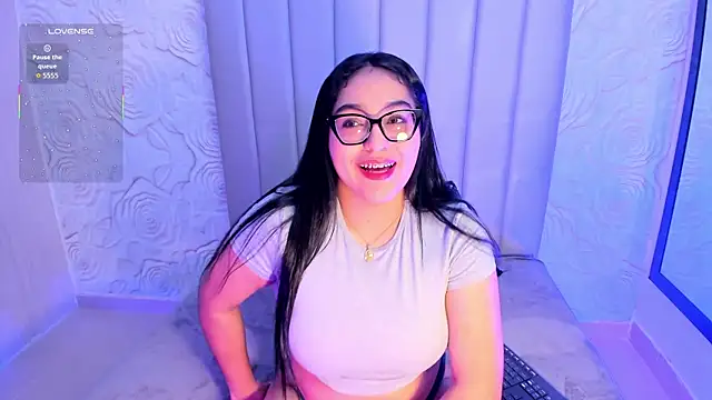 Snapshot of Lya_dubois_ chatting on 07.17.26 Lya dubois online show from 07.17.26