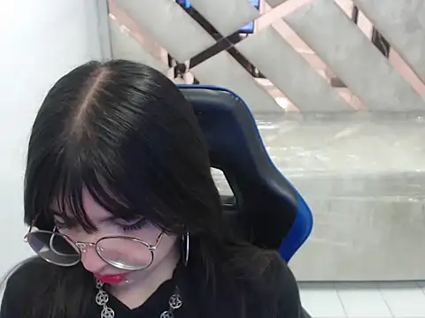 elizabeth t  online show from 02.05.26