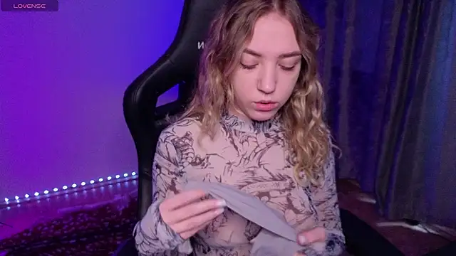 alice charm  online show from 02.23.26