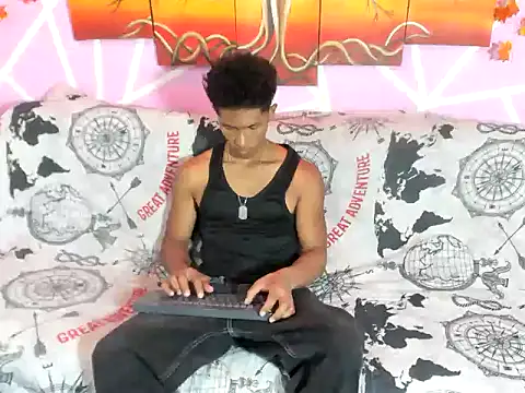 Snapshot of Yoel_hot2004 chatting on 02.05.26 Yoel hot2004 online show from 02.05.26