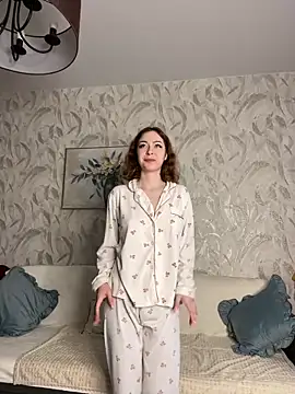 LynaFrost online show from 05.18.26